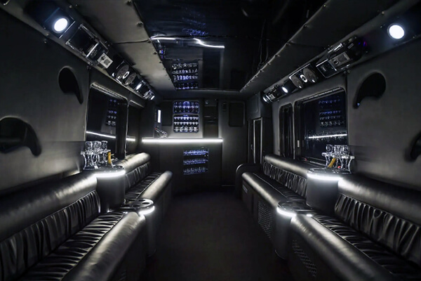 sillas negras en cuero